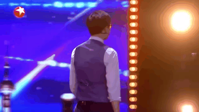 爱游戏体育-JackeyLove重返赛场，出色防守首场状态出色，RNG观众沸腾！